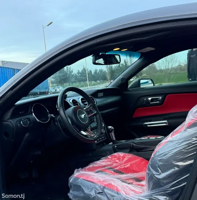 Ford Mustang 2017 · 3.7 AT