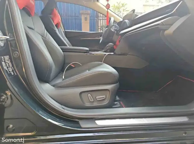 Toyota Camry 2025 · 2.0 AT