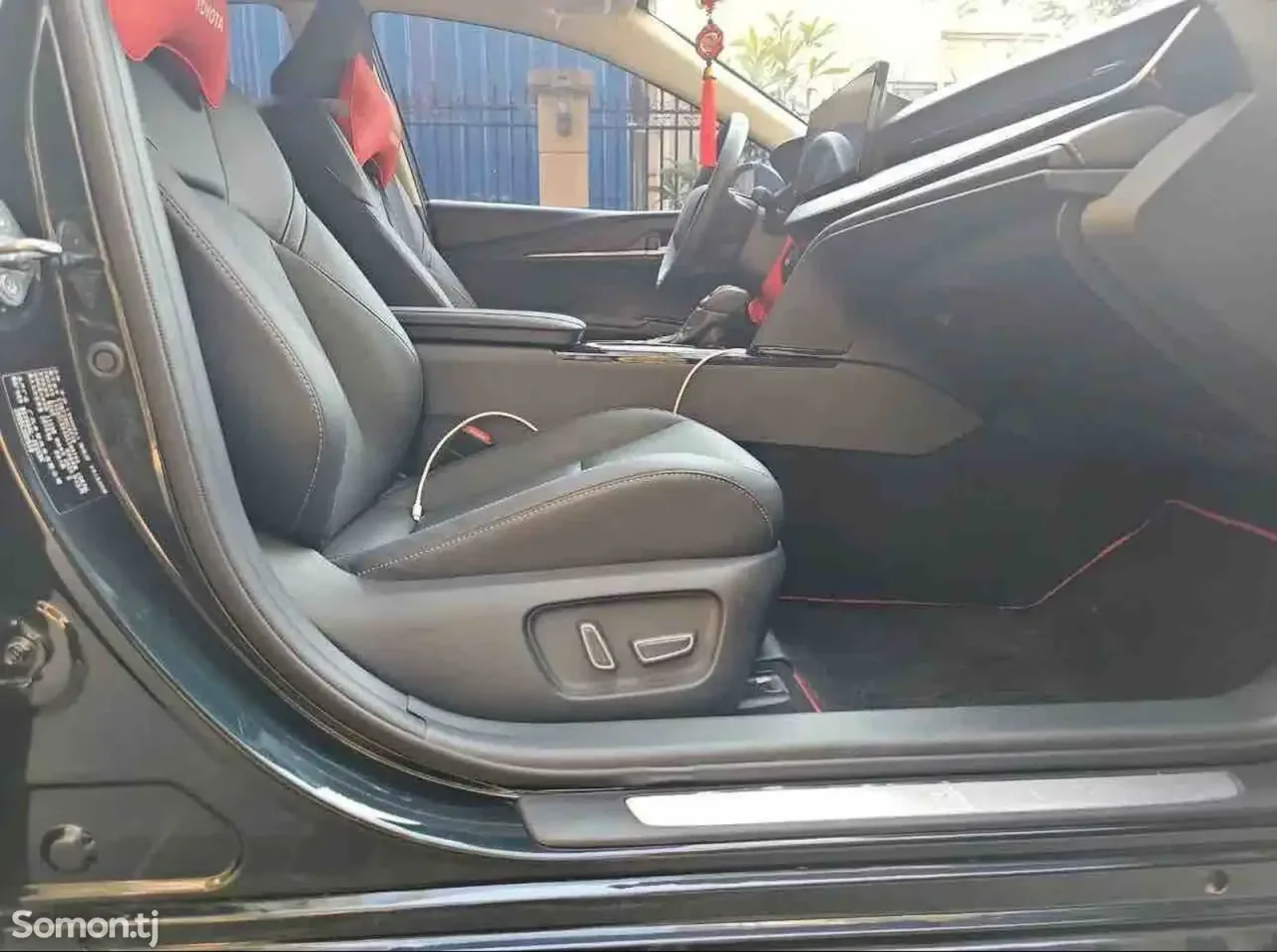 Toyota Camry 2025 · 2.0 AT