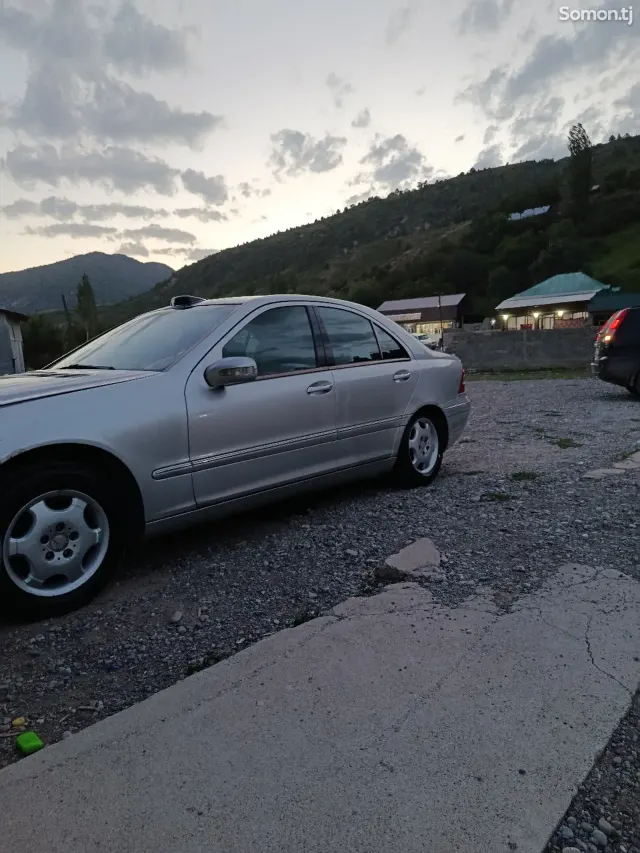 Mercedes-Benz C class 2001 · 2.3 MT