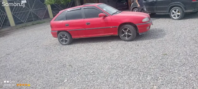 Opel Astra F 1996 · 1.6 MT