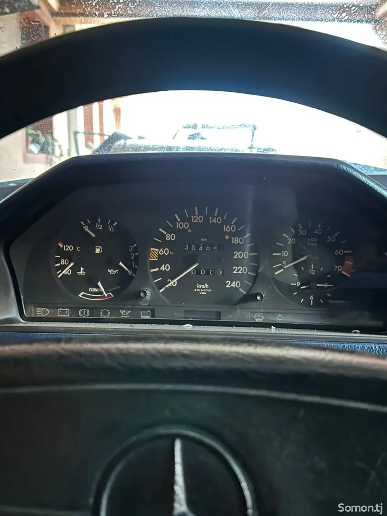 Mercedes-Benz W124 1989 · 2.5 MT