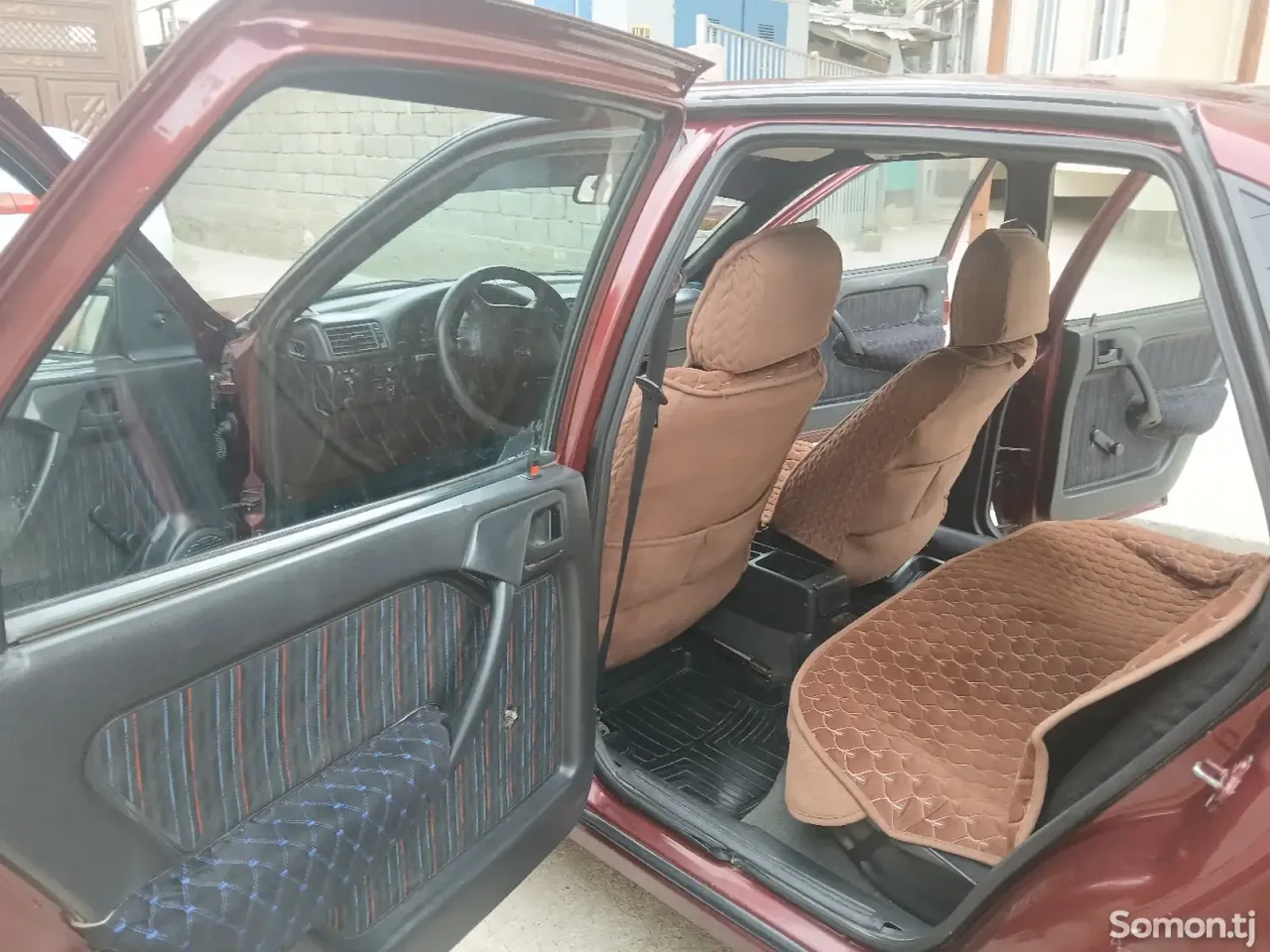 Opel Vectra A 1993 · 1.6 MT