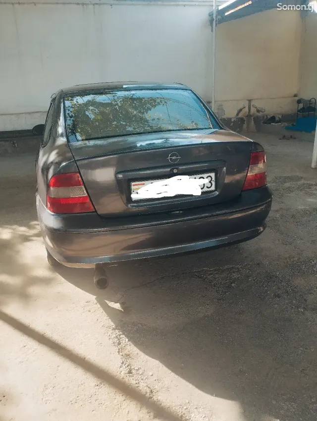 Opel Vectra B 1995 · 1.6 MT