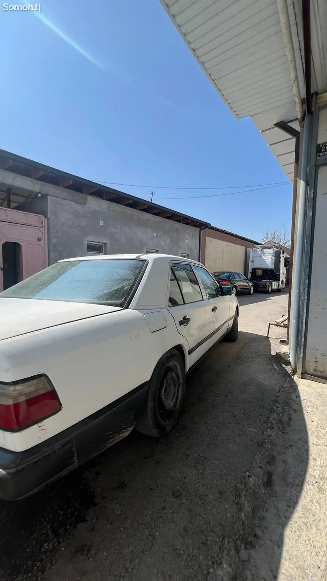 Mercedes-Benz W124 1989 · 2.0 MT