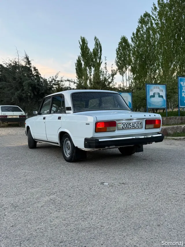Lada (ВАЗ) 2107 2005 · 1.6 MT