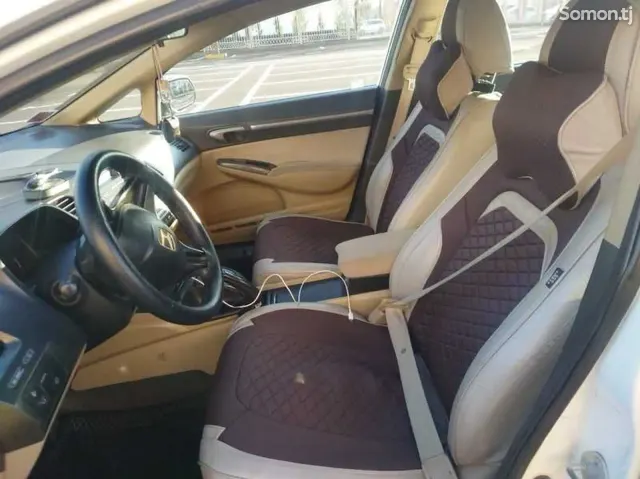 Honda Civic 2006 · 1.8 AT