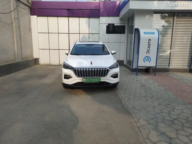 Hongqi E-HS3 2019 · AT