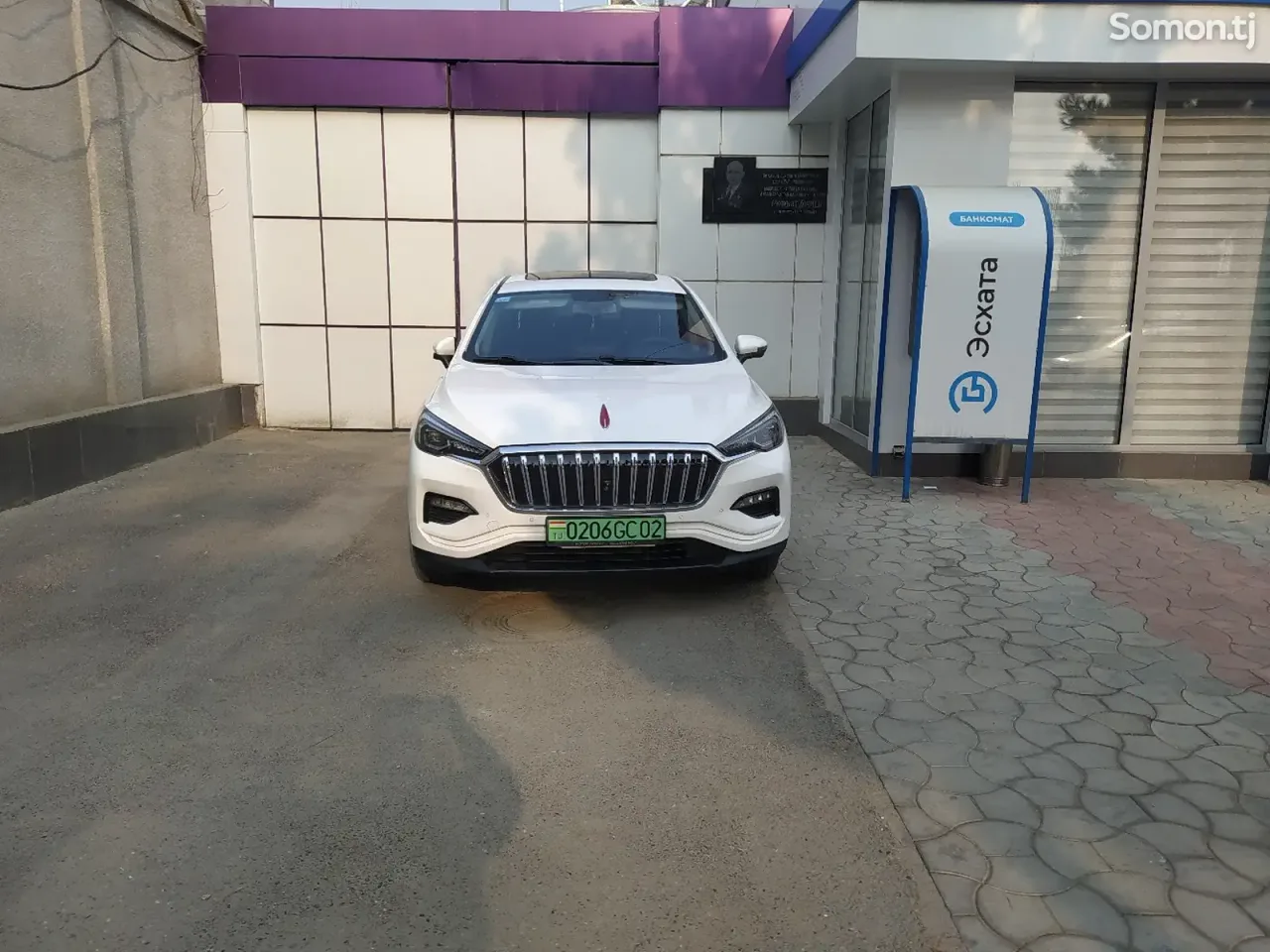 Hongqi E-HS3 2019 · AT
