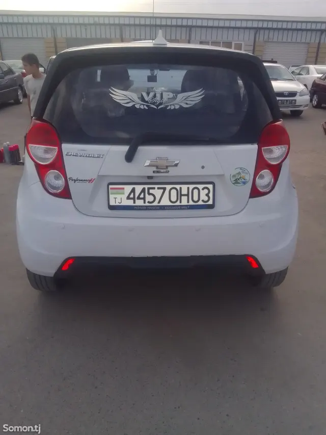 Chevrolet Spark 2015 · 1.1 AT