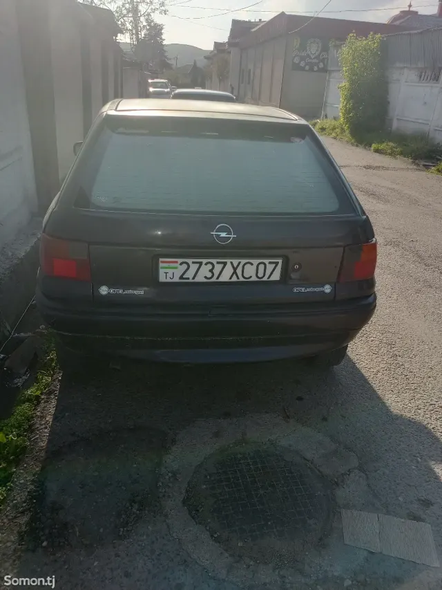Opel Astra F 1994 · 1.6 MT