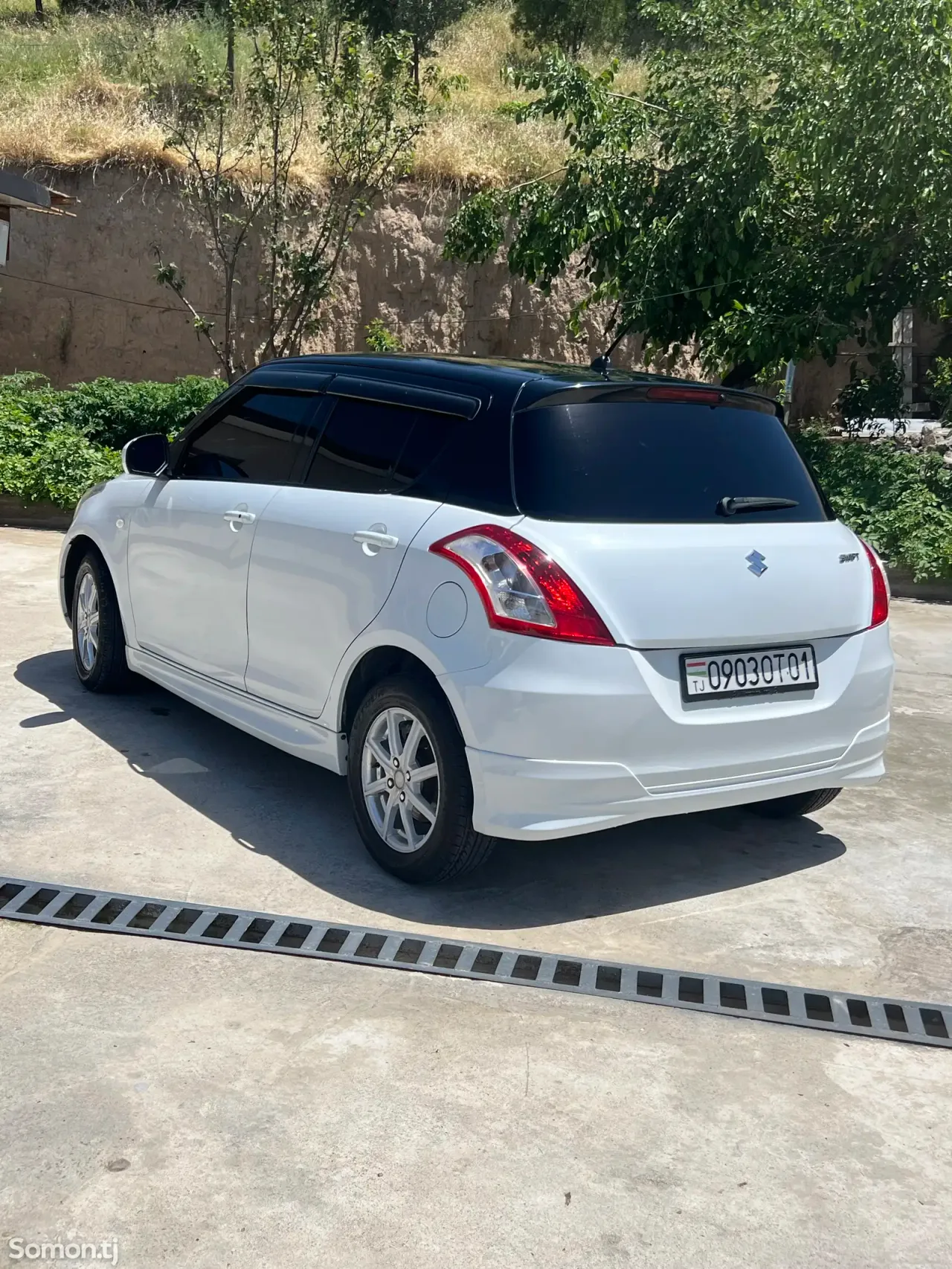 Suzuki Swift 2011 · 1.3 AT