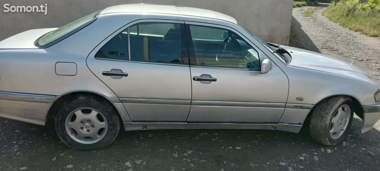 Mercedes-Benz C class 1995 · 2.0 MT