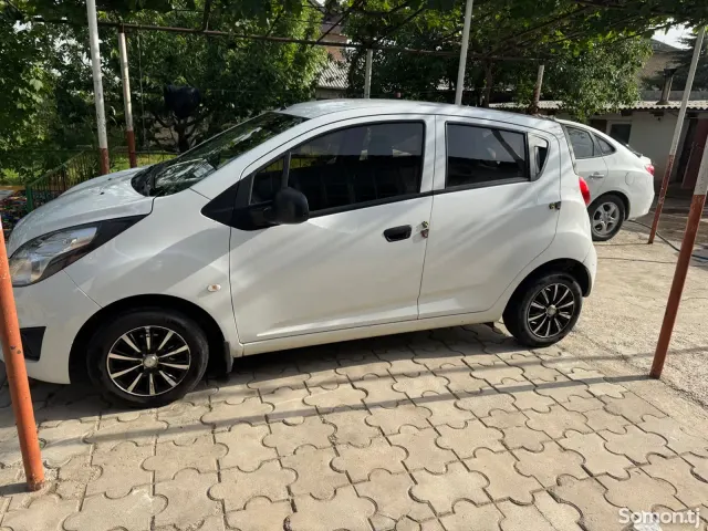 Chevrolet Spark 2014 · 1.0 MT