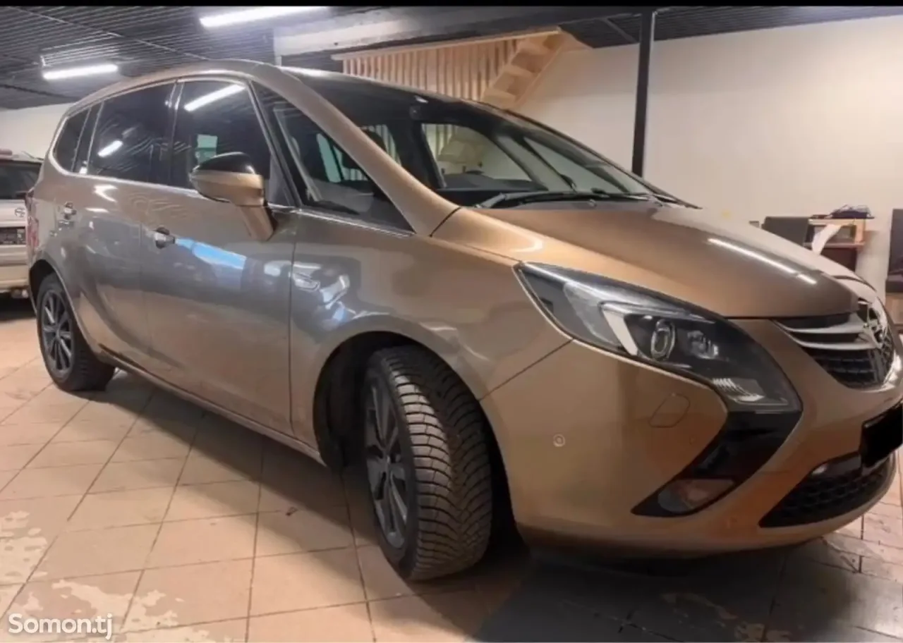 Opel Zafira 2015 · 1.4 AT