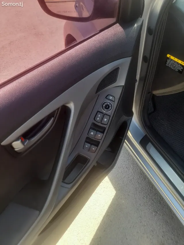 Hyundai Avante 2015 · 1.6 AT