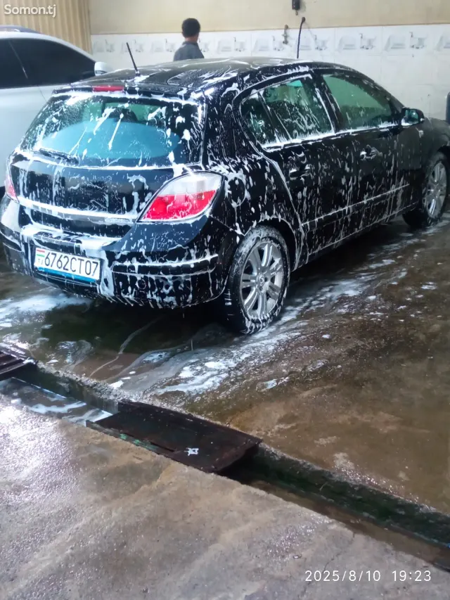 Opel Astra H 2007 · 1.6 MT