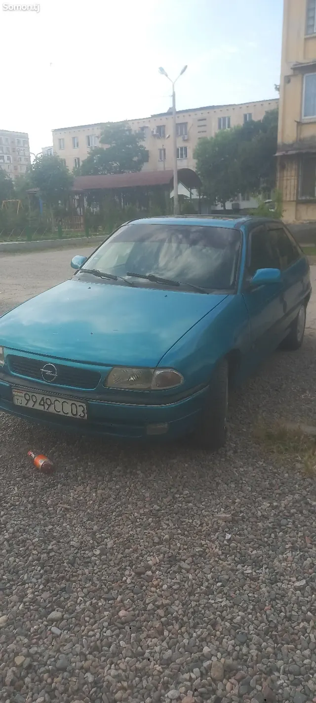 Opel Astra F 1996 · 1.6 MT