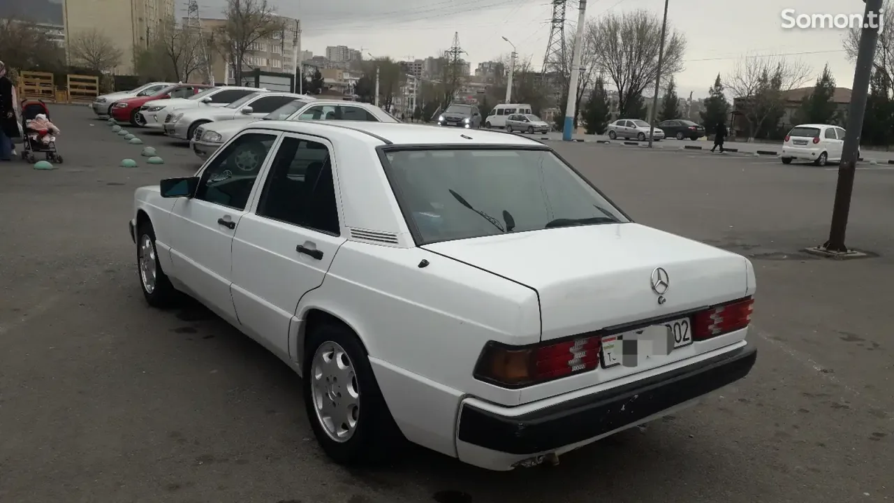 Mercedes-Benz W201 1991 · 1.8 MT