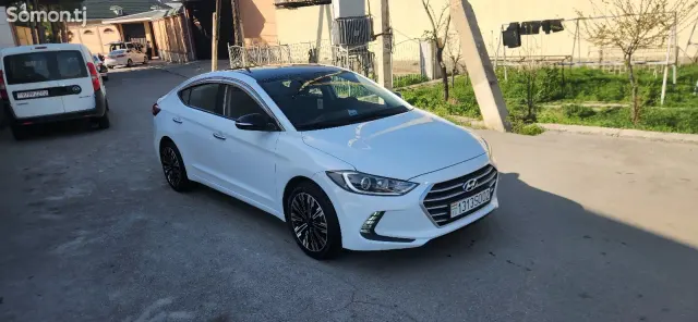 Hyundai Avante 2015 · 1.6 AT