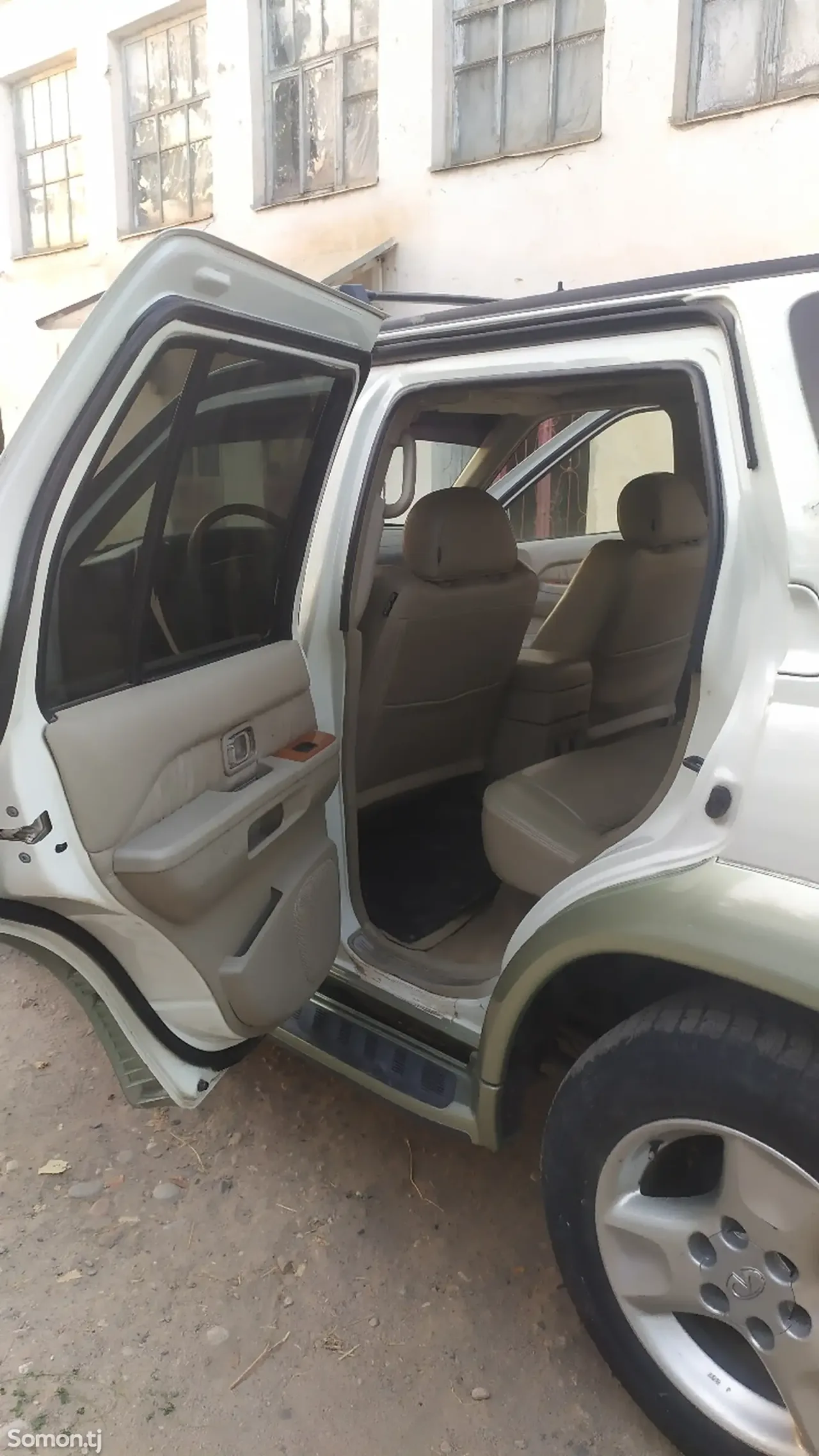 Infiniti QX series 2004 · AT
