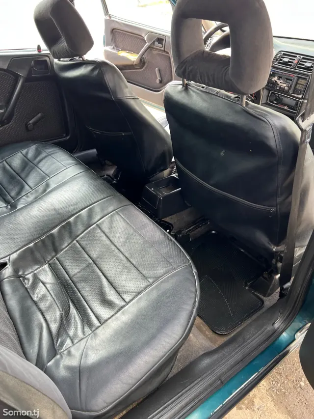 Opel Vectra A 1994 · 1.6 MT