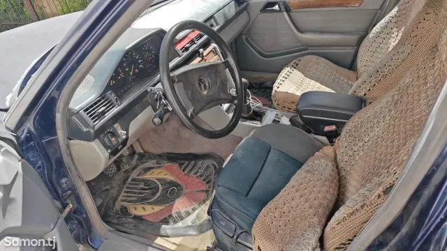Mercedes-Benz W124 1992 · 2.5 MT