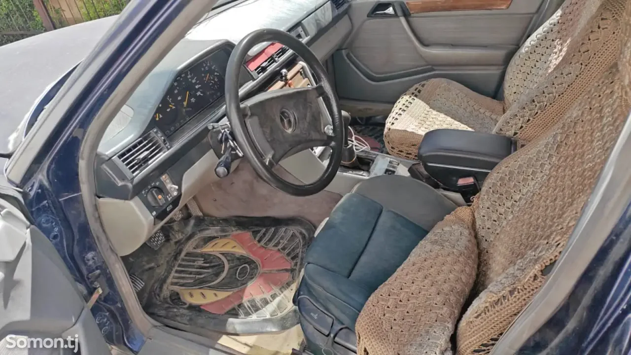 Mercedes-Benz W124 1992 · 2.5 MT