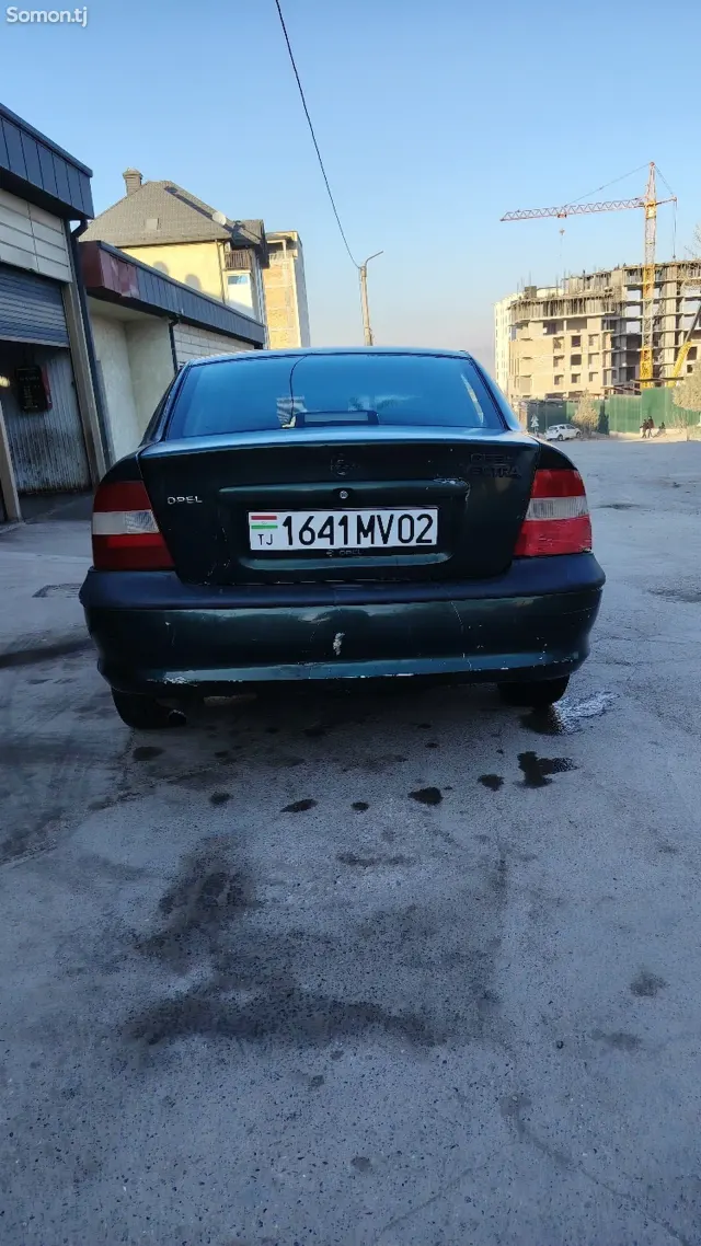Opel Vectra B 1997 · 1.6 MT