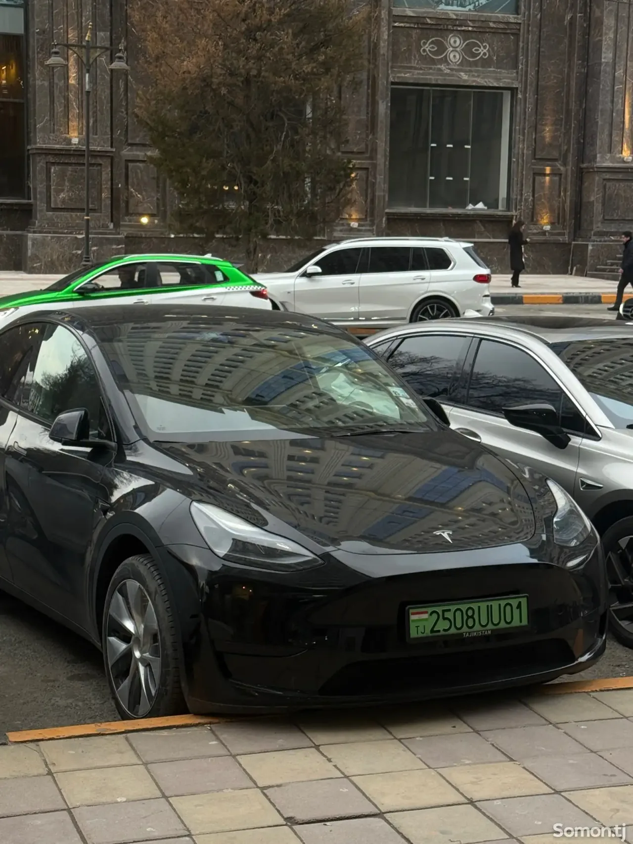 Tesla Model Y 2022 · AT
