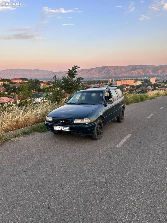 Opel Astra F 1995 · 1.6 MT