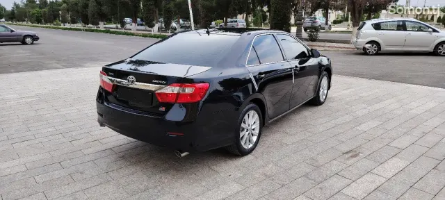 Toyota Camry 2014 · AT