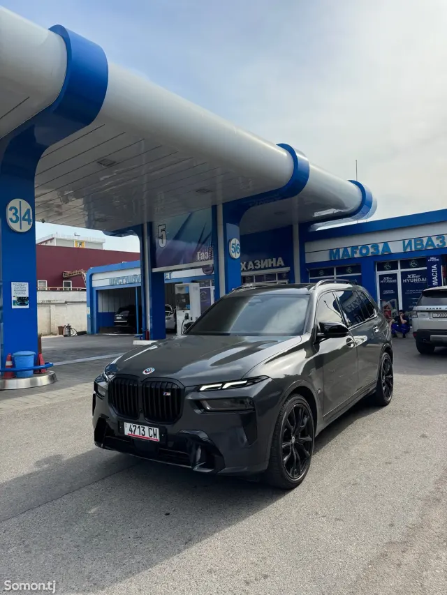 BMW X7 2023 · 4.4 AT