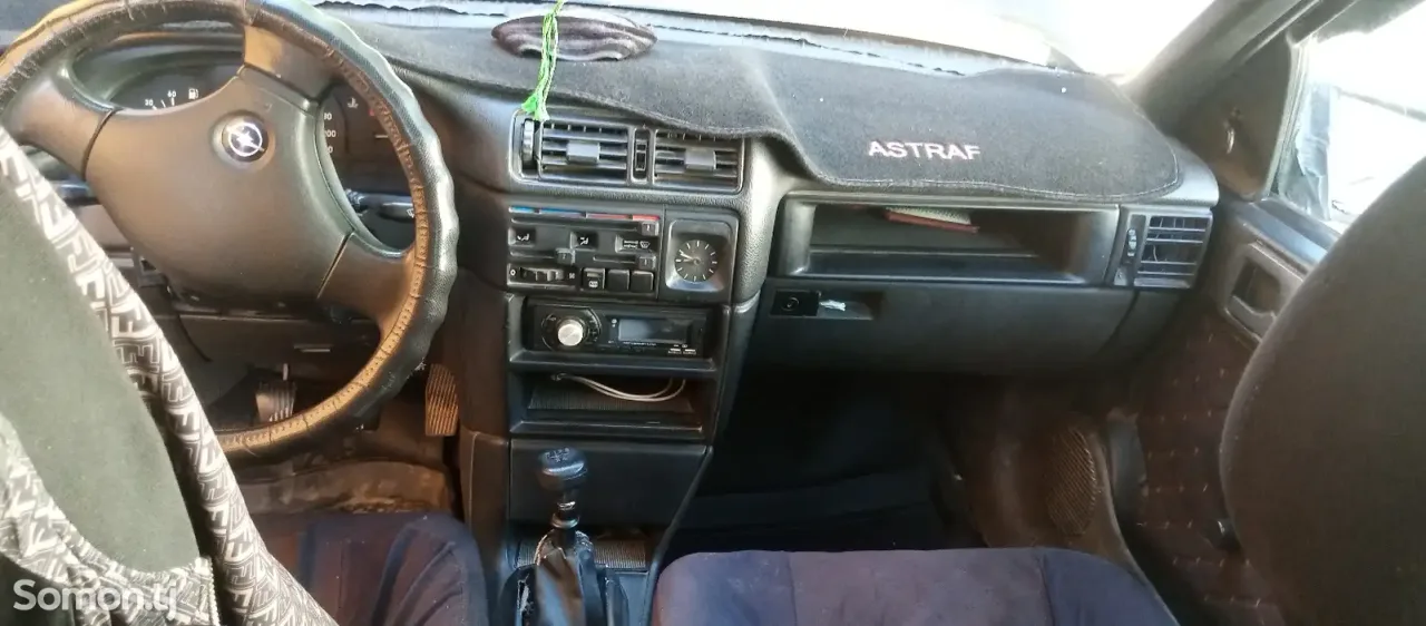 Opel Vectra A 1991 · 1.8 MT