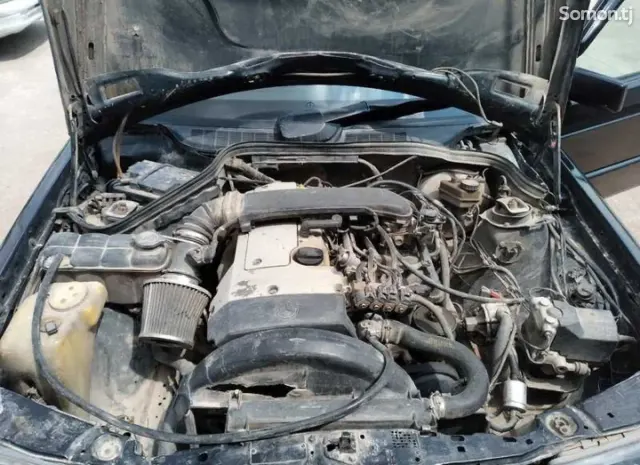 Mercedes-Benz W201 1991 · 1.8 MT