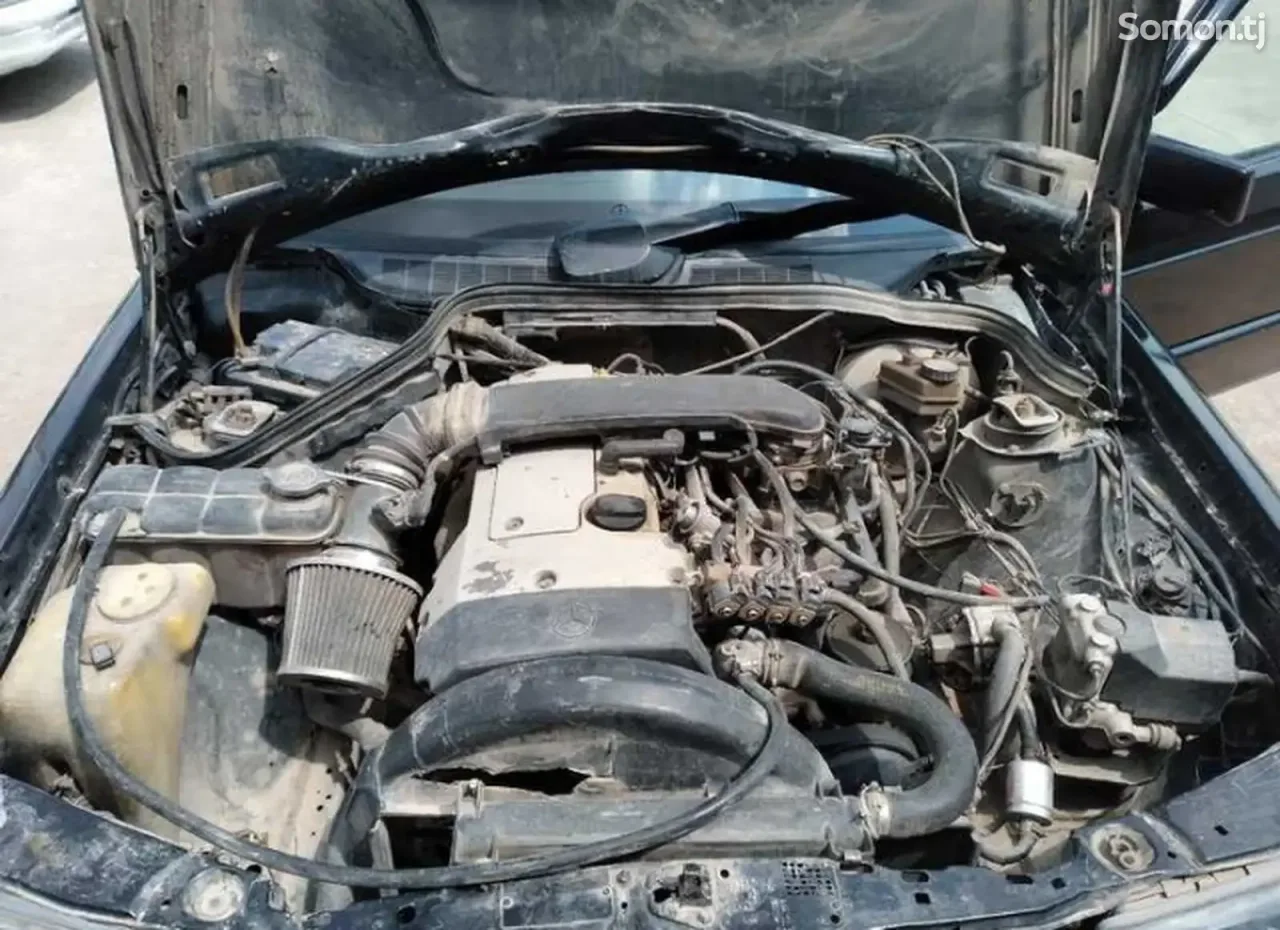 Mercedes-Benz W201 1991 · 1.8 MT