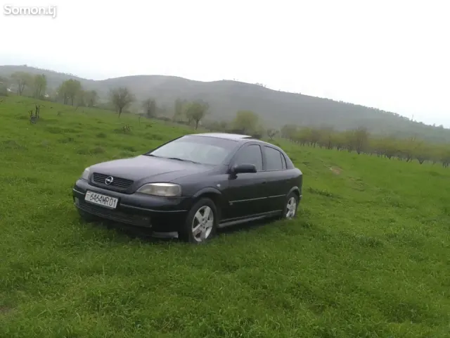Opel Astra G 1999 · 1.6 MT