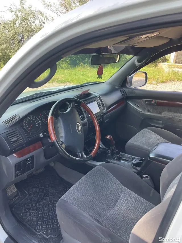 Toyota Land Cruiser Prado 2009 · 2.7 AT