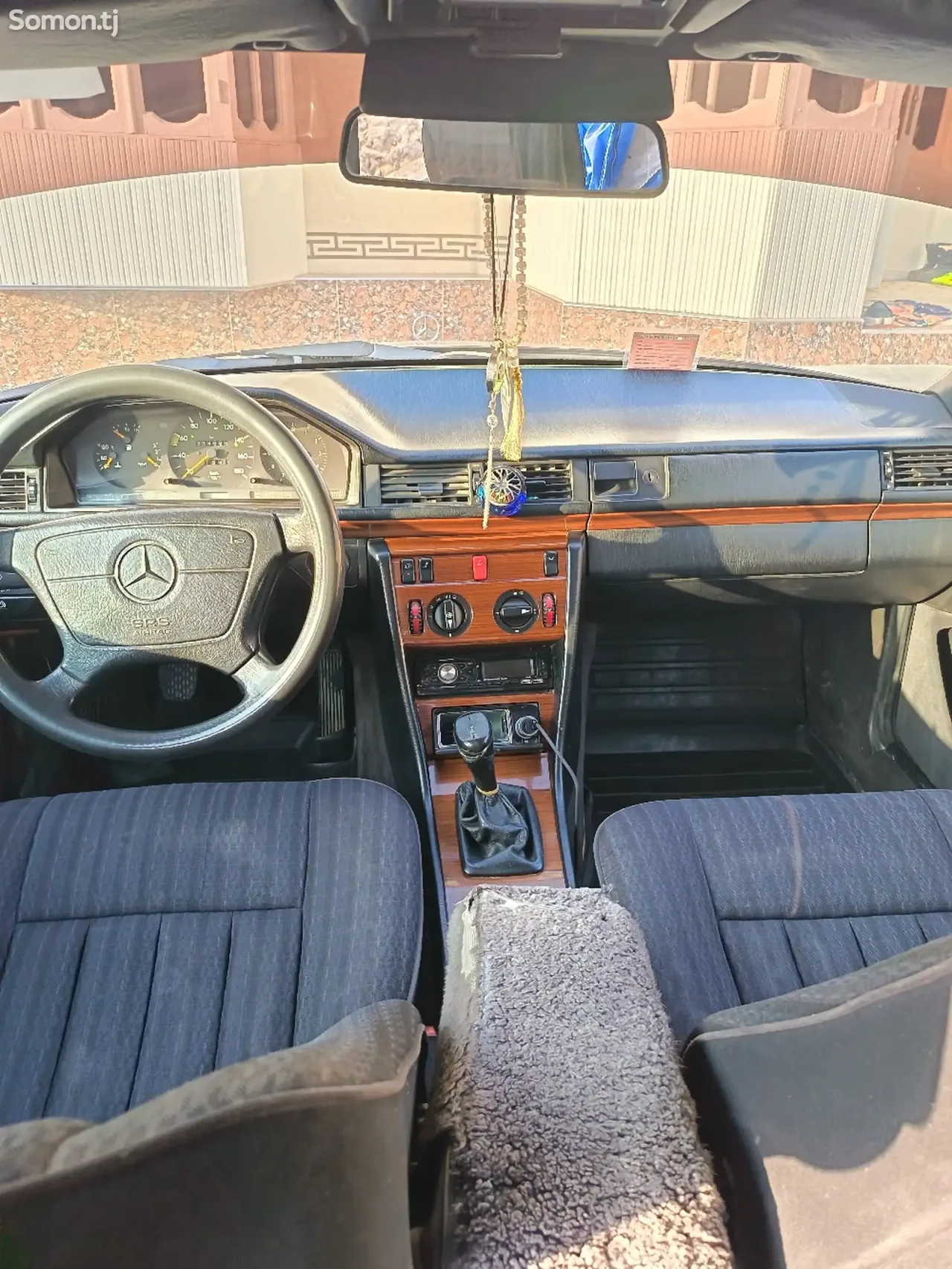 Mercedes-Benz W124 1993 · 2.0 MT