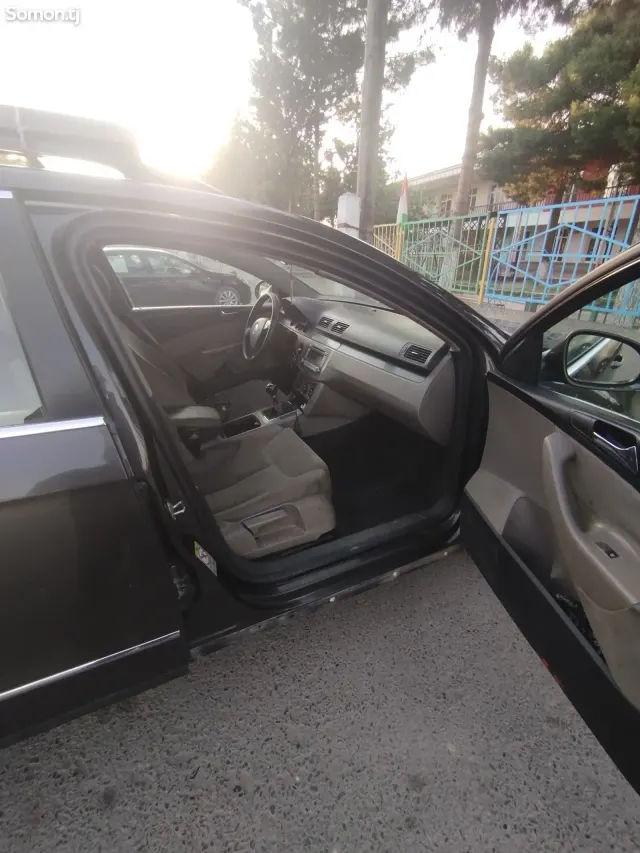 Volkswagen Passat 2007 · 2.0 MT