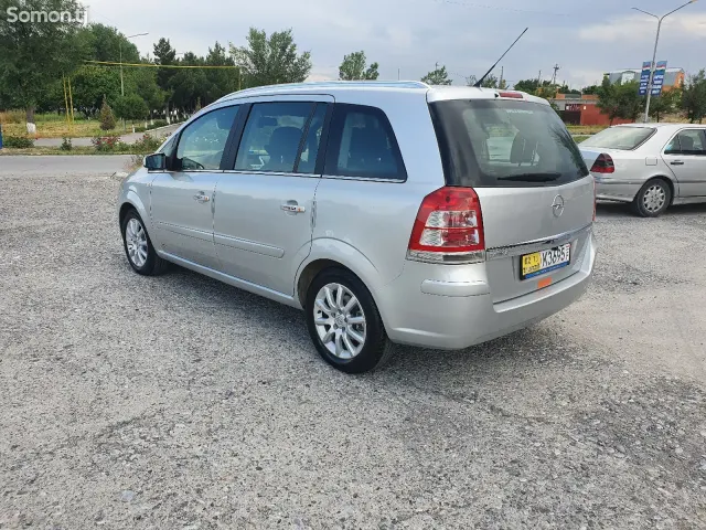 Opel Zafira 2009 · 1.6 MT