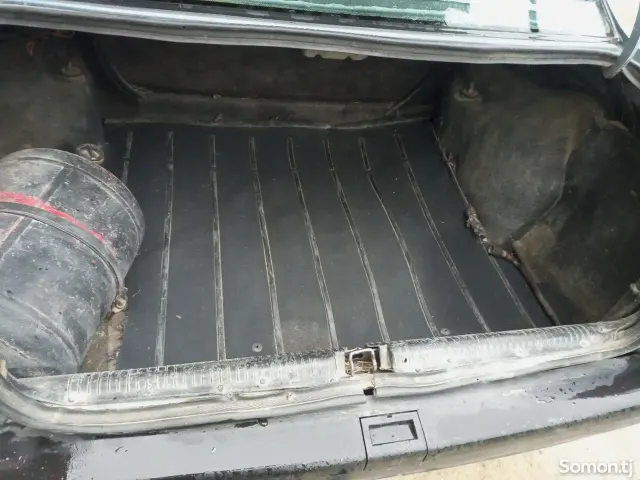 Opel Vectra A 1990 · 1.6 MT