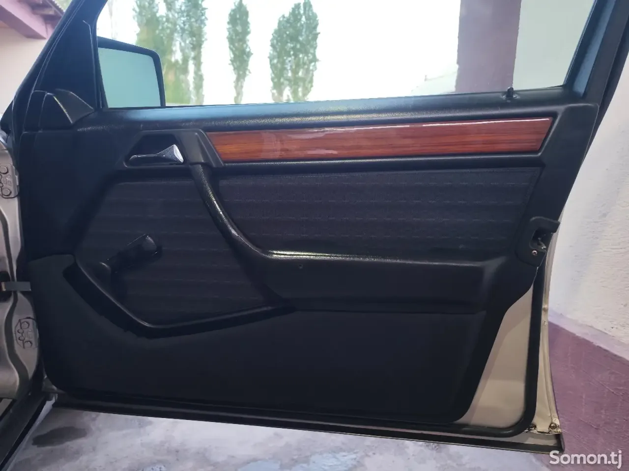 Mercedes-Benz W124 1993 · 2.5 MT