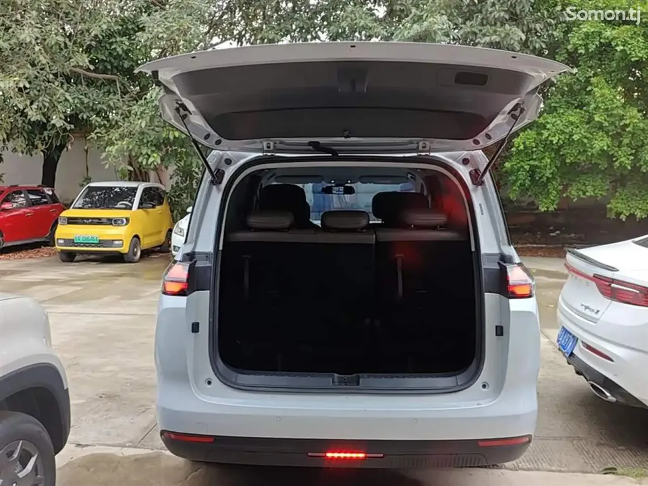 Wuling Starlight 2025 · AT