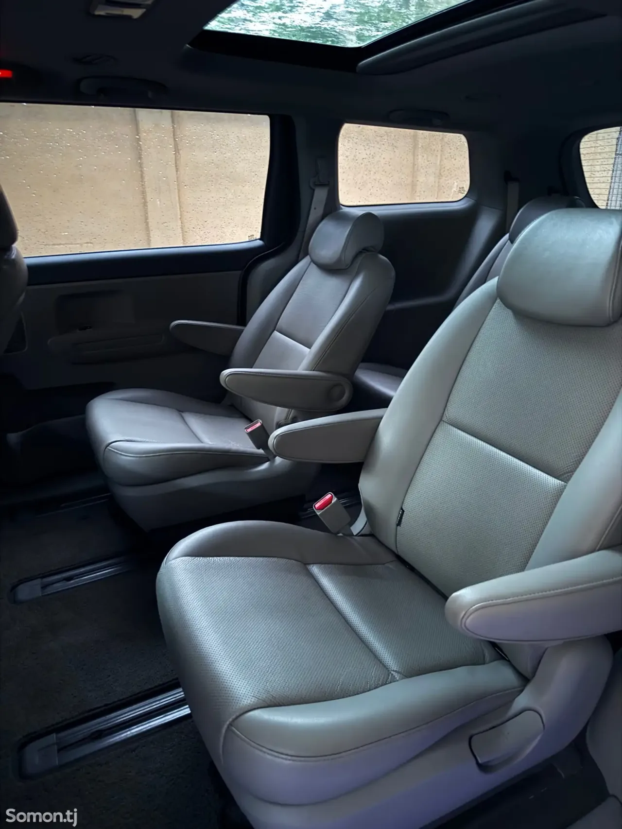 Kia Carnival 2014 · 2.2 AT