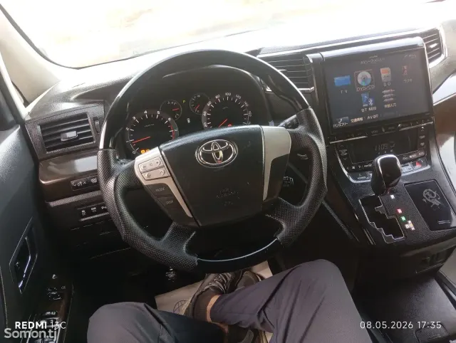 Toyota Vellfire 2015 · 2.4 AT