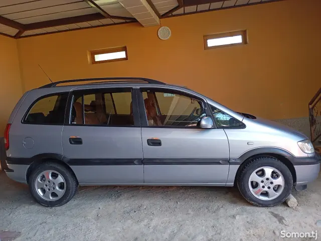 Opel Zafira 2001 · 1.6 MT