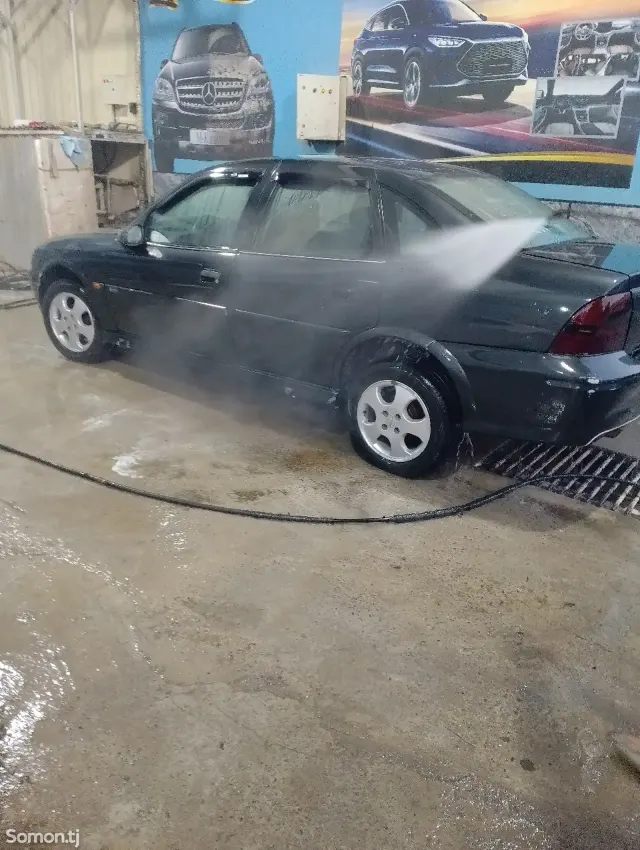 Opel Vectra B 1996 · 1.6 MT