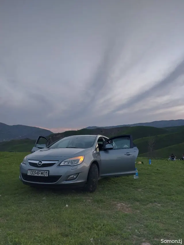 Opel Astra J 2012 · 1.8 MT