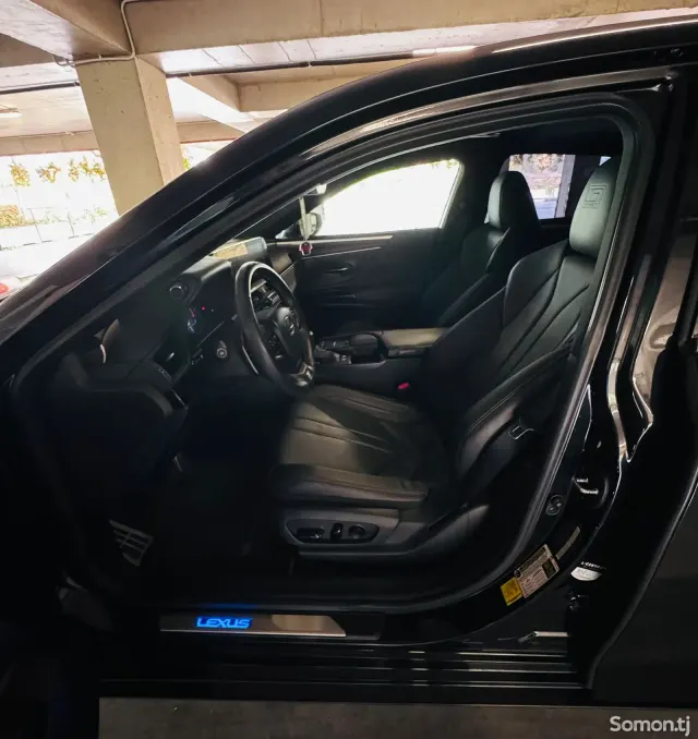 Lexus ES series 2023 · 2.5 AT
